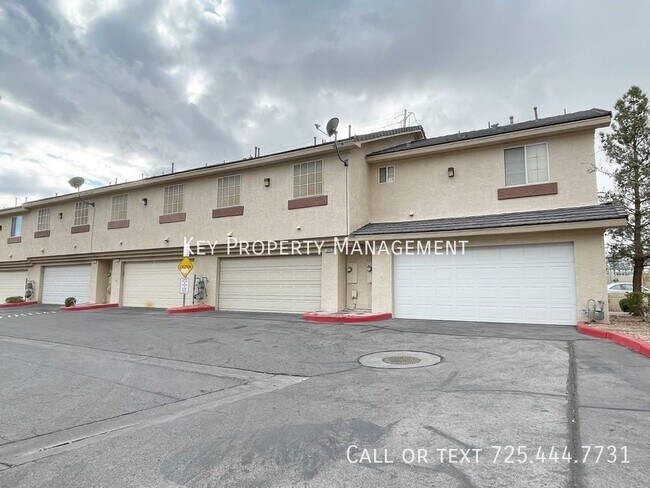 BEAUTIFUL 3 BED, 2.5 BATH TOWNHOME LOCATED... - BEAUTIFUL 3 BED, 2.5 BATH TOWNHOME LOCATED...