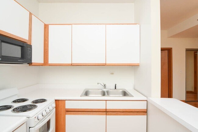 Photo - 645 W Barry Ave Unit A01C