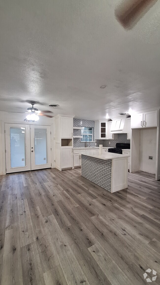 Building Photo - 526 Johnson Dr Rental