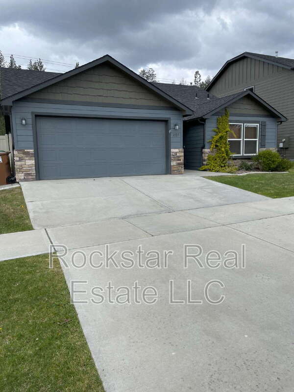 Photo - 1327 N Rogue River St