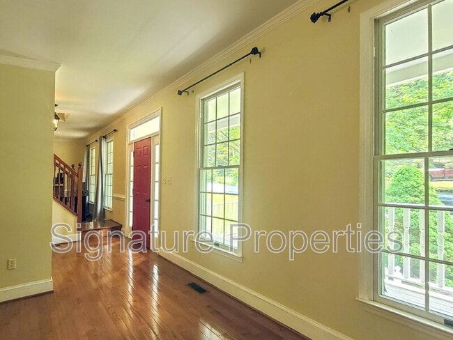 Photo - 105 Oakwood Dr