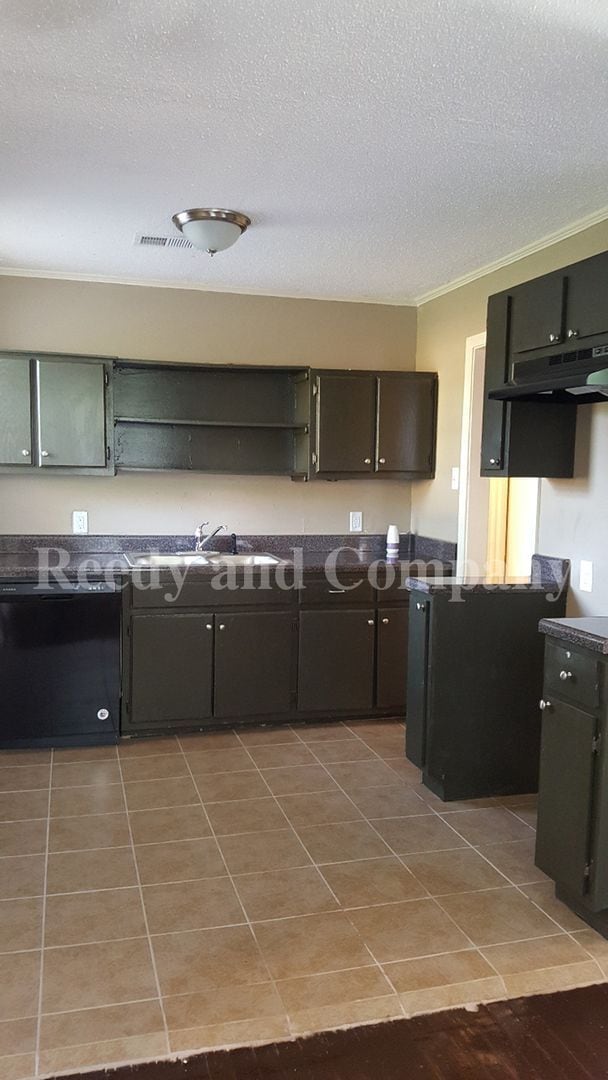 Photo - 3334 Fostoria Rd