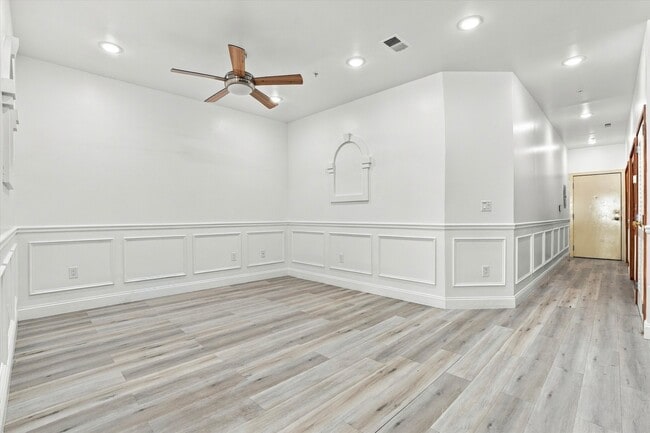 1233 S Broad St Unit 1R
