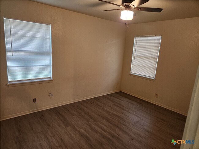 Photo - 1802 Avenue H D Ave