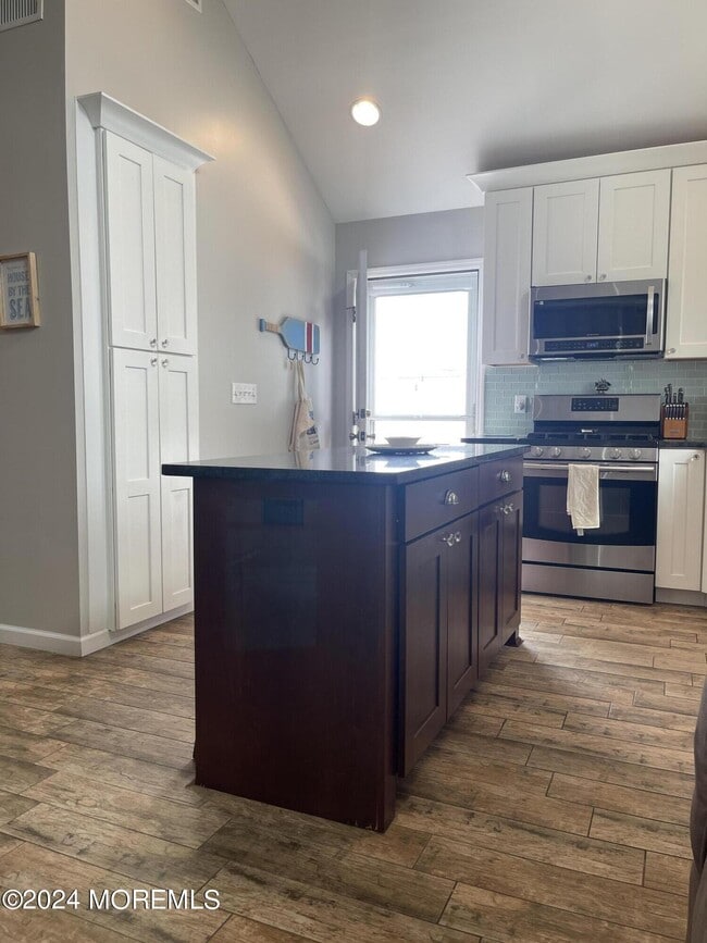Photo - 104 W Chadwick Way