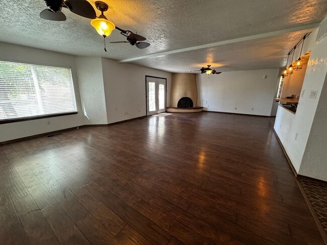 Photo - Beautiful 3 bedroom 2 bath