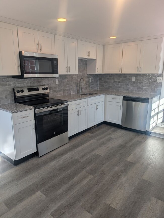 Building Photo - 2 Bedroom House for Rent