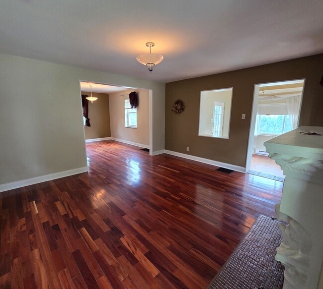 Photo - 961 Sunglow St