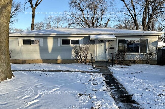 Building Photo - 724 W James St