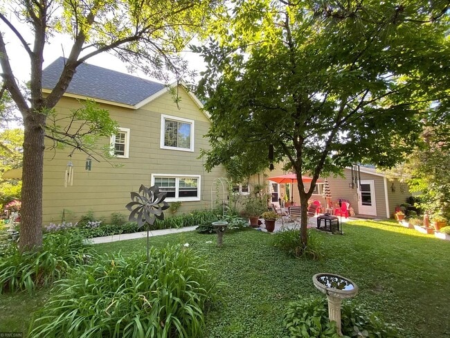 Side View - 427 19th Ave NE Unit 2