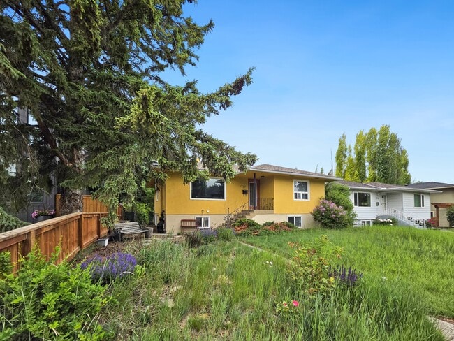 Photo - 1720-1713 13 Ave NW