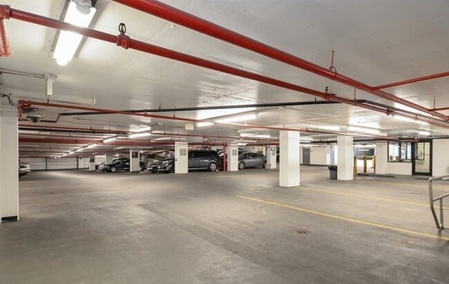 Photo - 3930 N Pine Grove Ave Unit 901