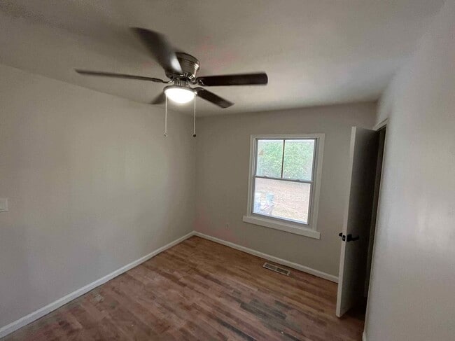 Photo - 1734 Cahoon St SW