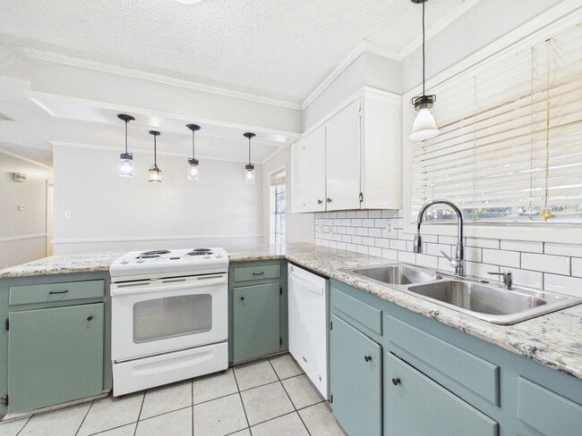 Photo - COMING SOON! 3 Beds, 2 Baths House for rent in Milton!