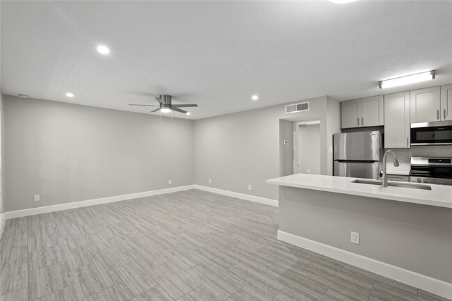 Building Photo - 2121 Fountain View Dr Unit F-59 Rental