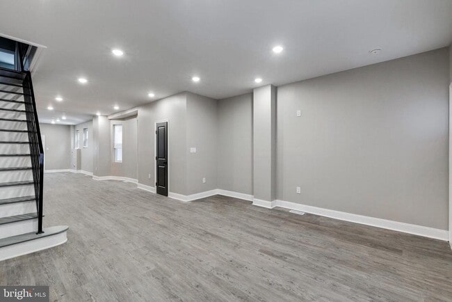 Photo - 6205 Elmwood Ave