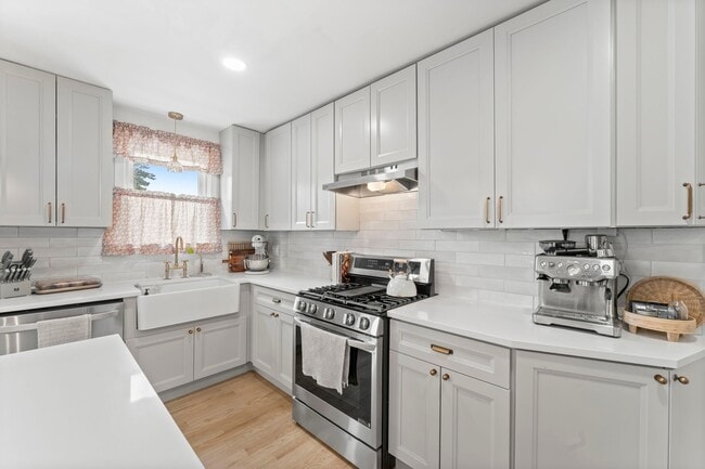 Photo - 646 N Monroe St