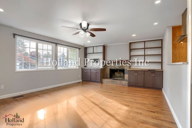 2127 SE 54th Ave