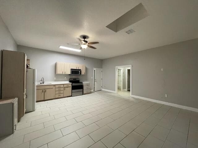 Photo - 704 SW 6th St