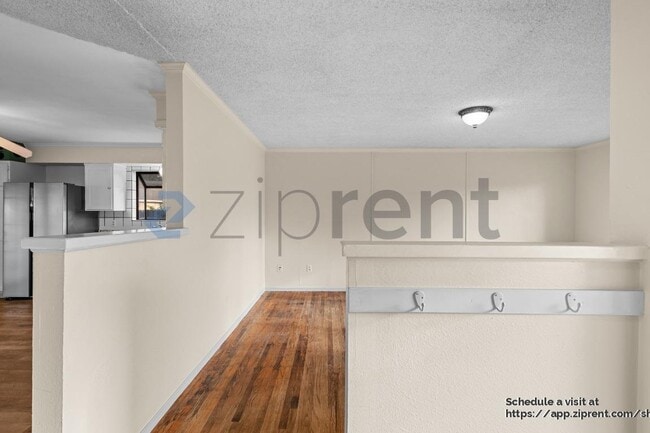 Photo - 1323 Harwood St