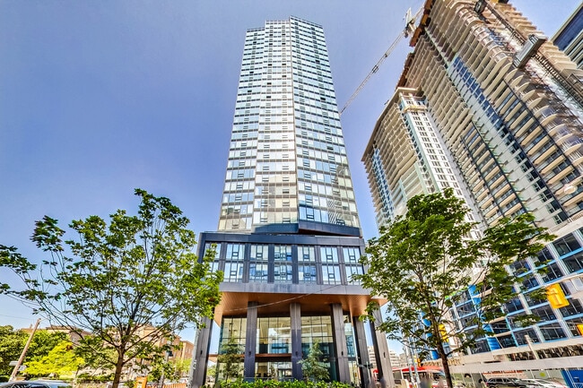 Building Photo - 19 Western Battery Rd Unit 1907