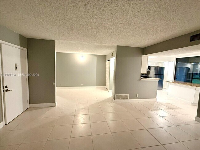 Photo - 5220 Las Verdes Cir Unit 114
