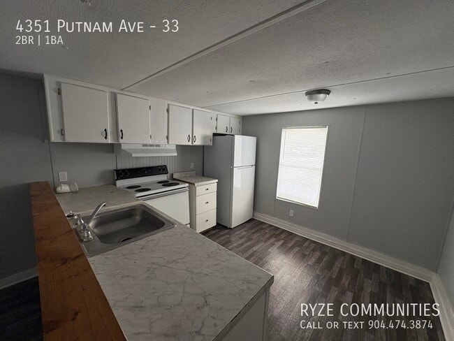 Photo - 4351 Putnam Ave