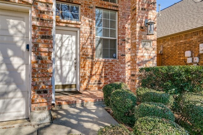 Photo - 511 Poplar Ln