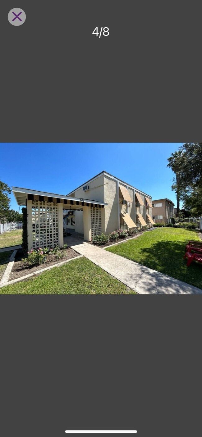 Building Photo - 902 S Citron St Unit 5
