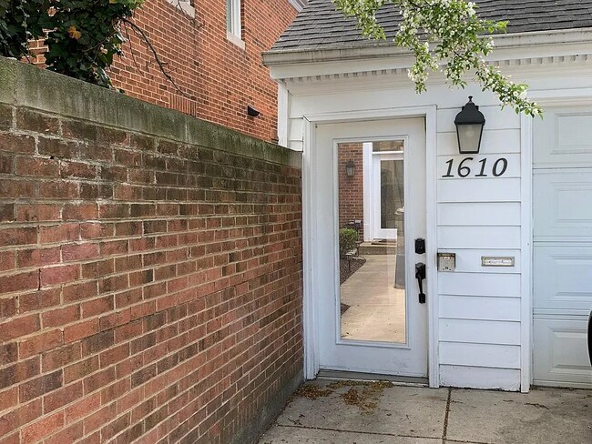 Photo - 1610 N Larrabee St