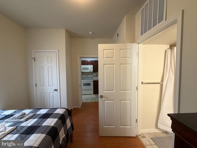 Photo - 2000 Orthodox St