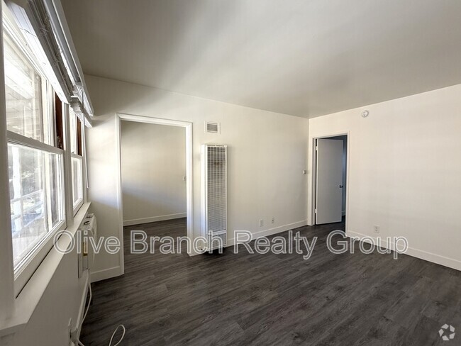 Building Photo - 22719 Del Valle St Unit Apt. E