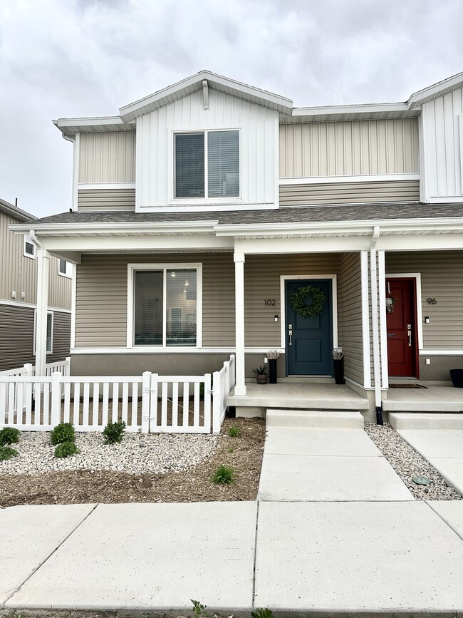 Photo - 102 E Fairmont Pl Townhome
