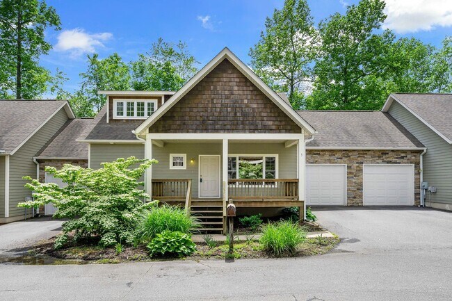 Photo - Black Mountain Townhouse Rental!