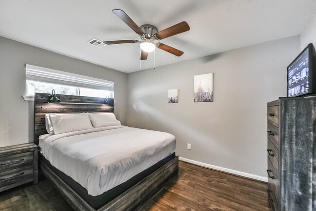 Photo - 5650 Ludington Dr