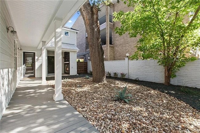 Photo - 610 W 33rd St