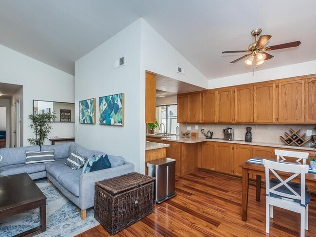 Photo - 906 Alyssum Rd