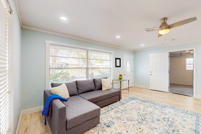 Photo - 255 48th St W Unit SI ID1591408P