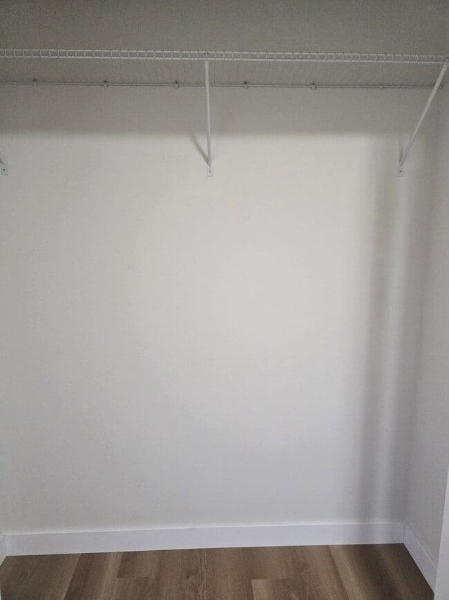 Photo - 3034-MF2-E5 Unit B