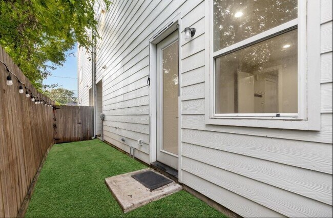 Photo - 836 Fisher St