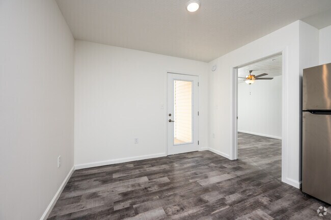 2BR, 2BA - 1,085SF - Dining Area