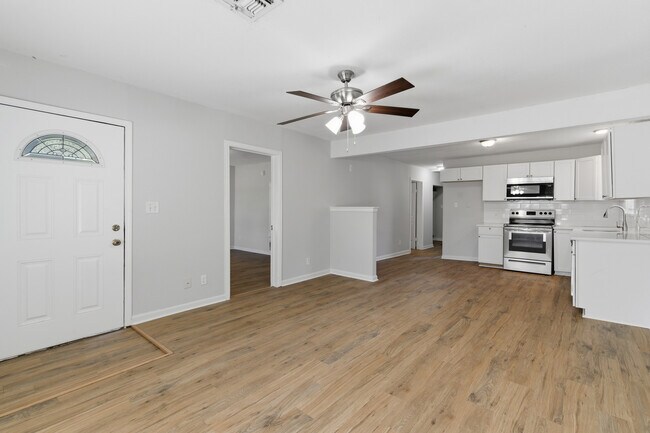 Photo - 215 N Morrow St