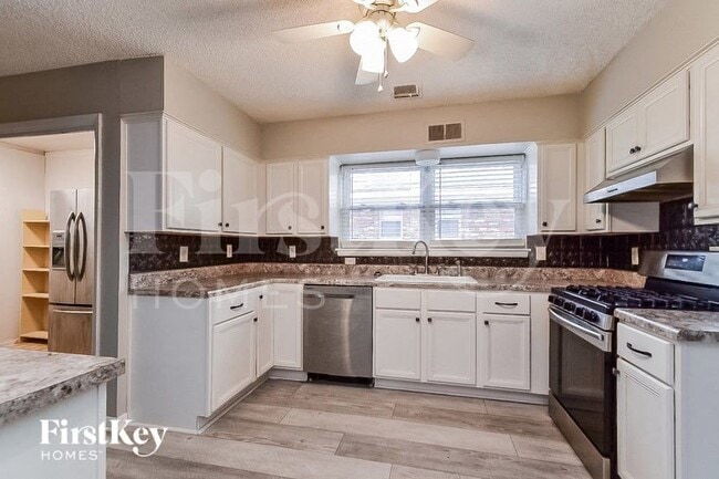 Photo - 1465 Wheaton St