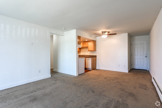 The Belmont - 1 Bed/ 1 Bath - 650 Sq Ft - Lakota Lake Apartments