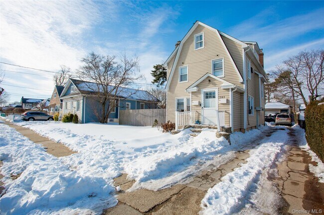 Photo - 261 Rutland Rd