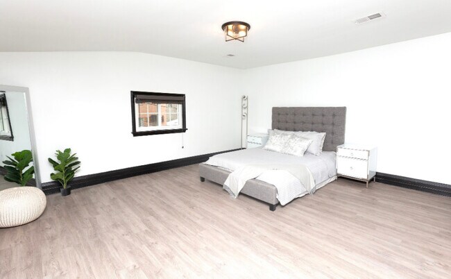 Photo - The Lyn at 610 Cathedral Street