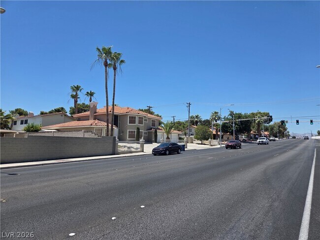 Photo - 3013 W Oakey Blvd