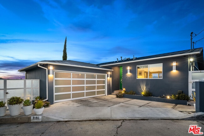 Building Photo - 7191 Pacific View Dr Rental