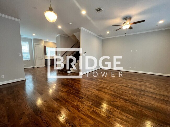 Photo - 711 E 28th St