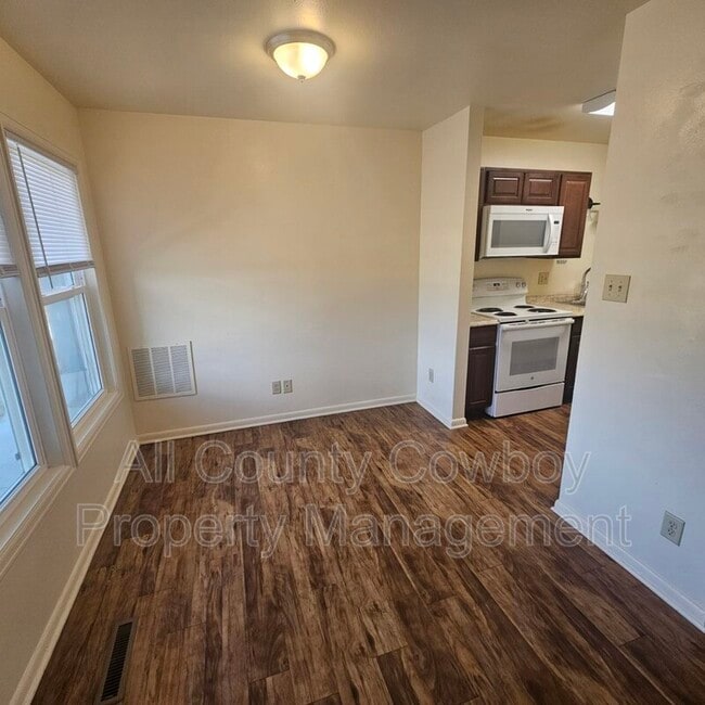 Photo - 142 S Cribbon Ave